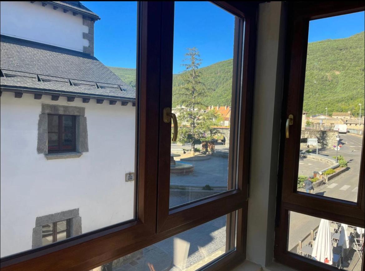 Biescas Suites Eksteriør billede